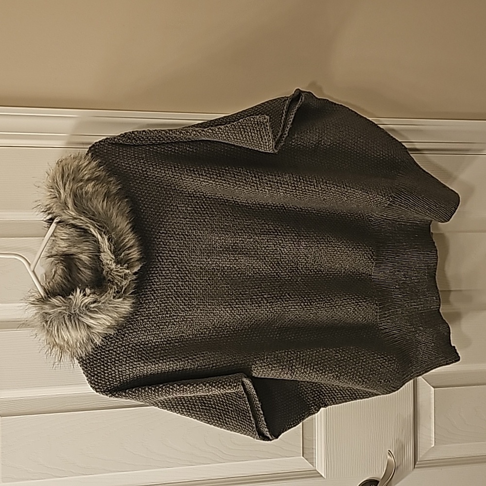 Mix It girl's faux fur poncho